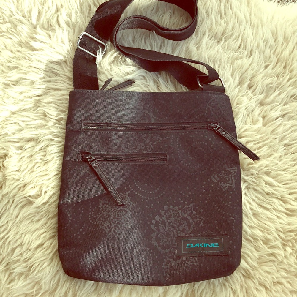 Dakine 4 pocket Crossbody Purse